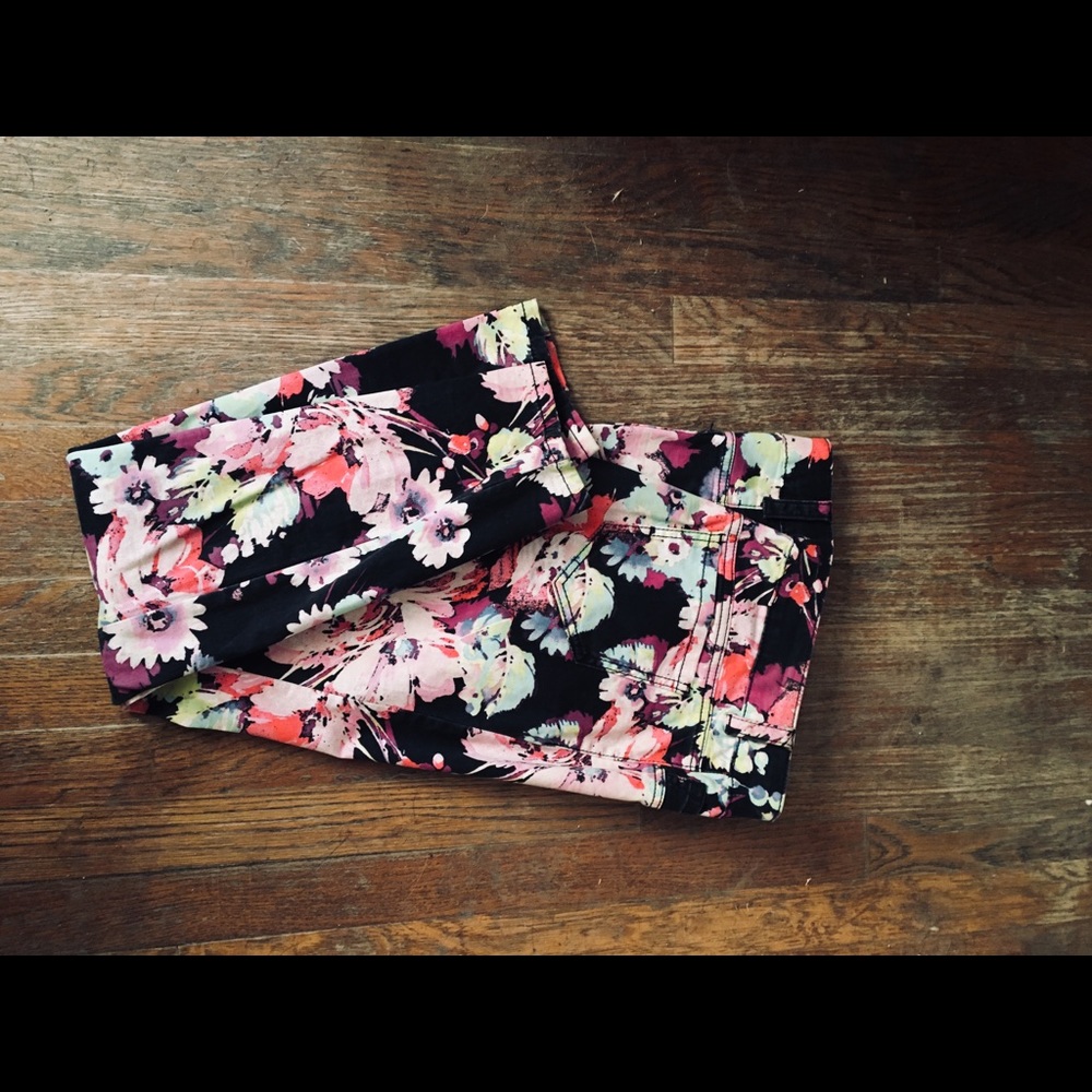 Flowered jeans